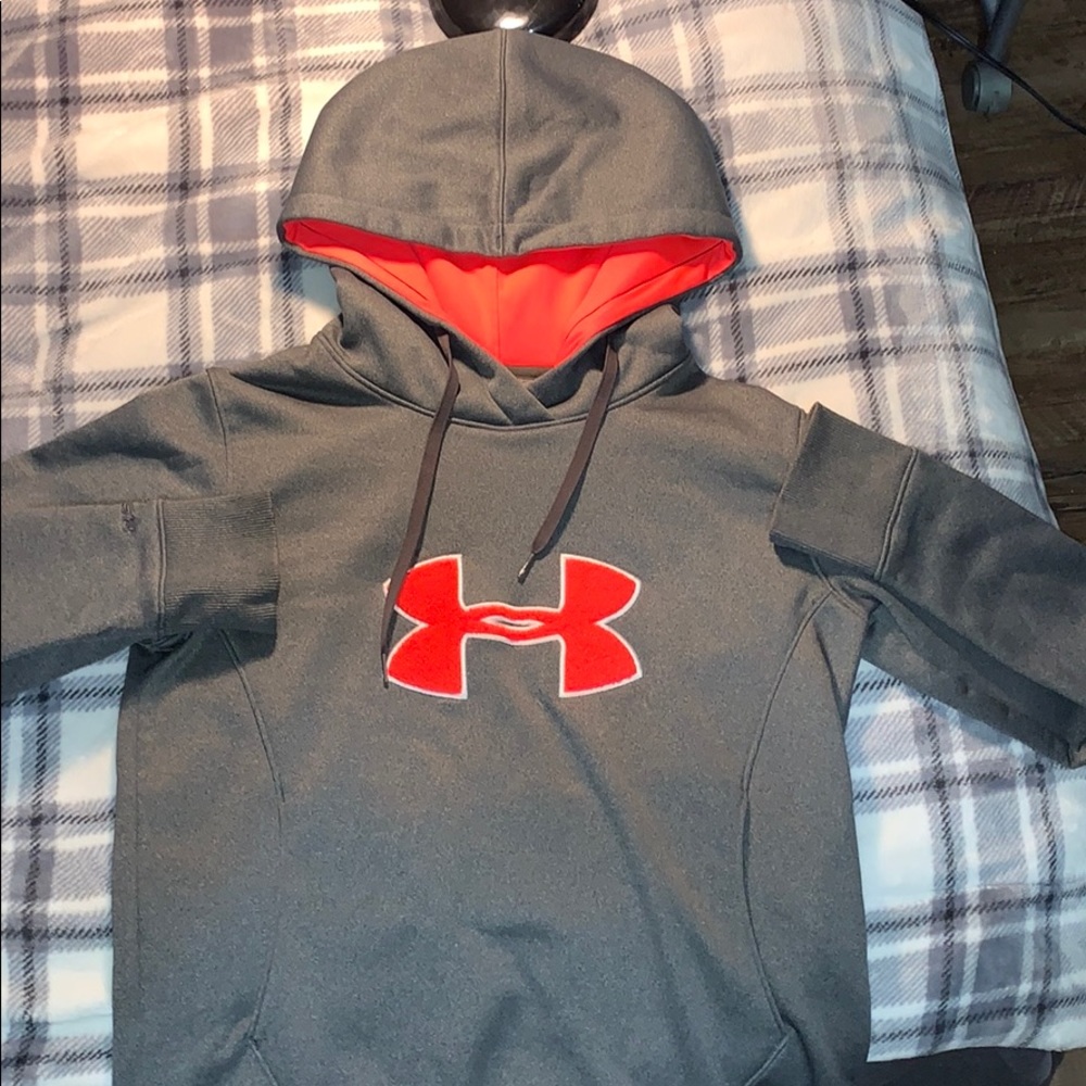 Small -Under armor hoodie